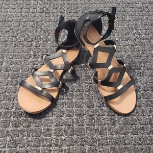 Woman's sandles size 7